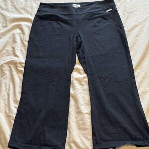 Yoga Capri Pants - Roots Size M